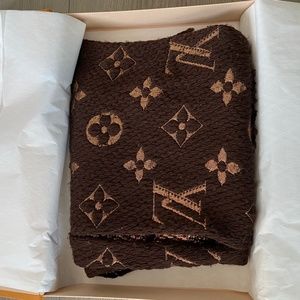 Louis Vuitton Logomania Shine Scarf
